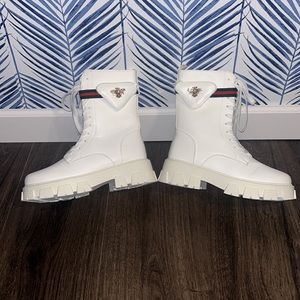 New White Combat Boots Bee Pouch Women’s Size 12